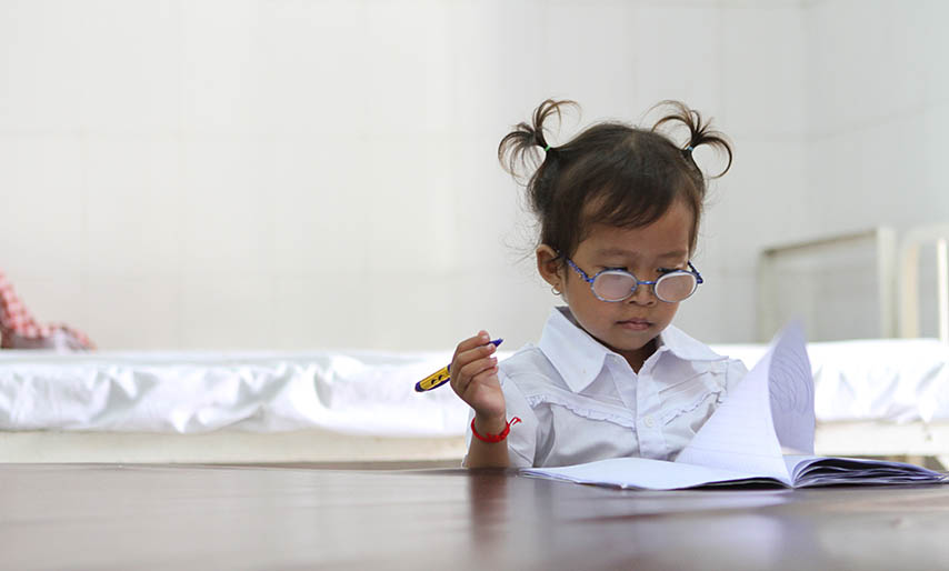 5 things every parent needs to know about myopia | Fred Hollows Foundation
