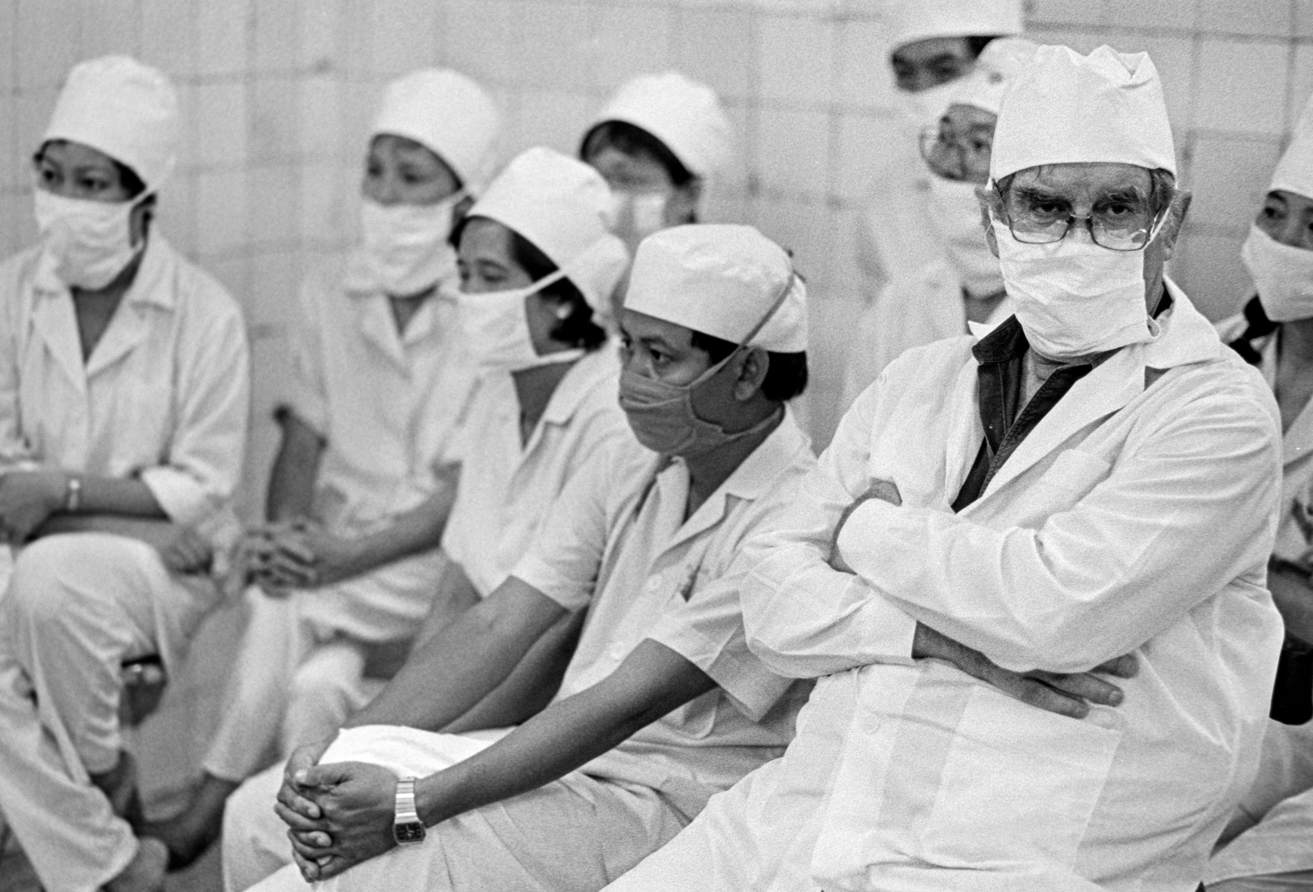 Fred Hollows training ophthalmologists in Hanoi, Vietnam six months before his death. 