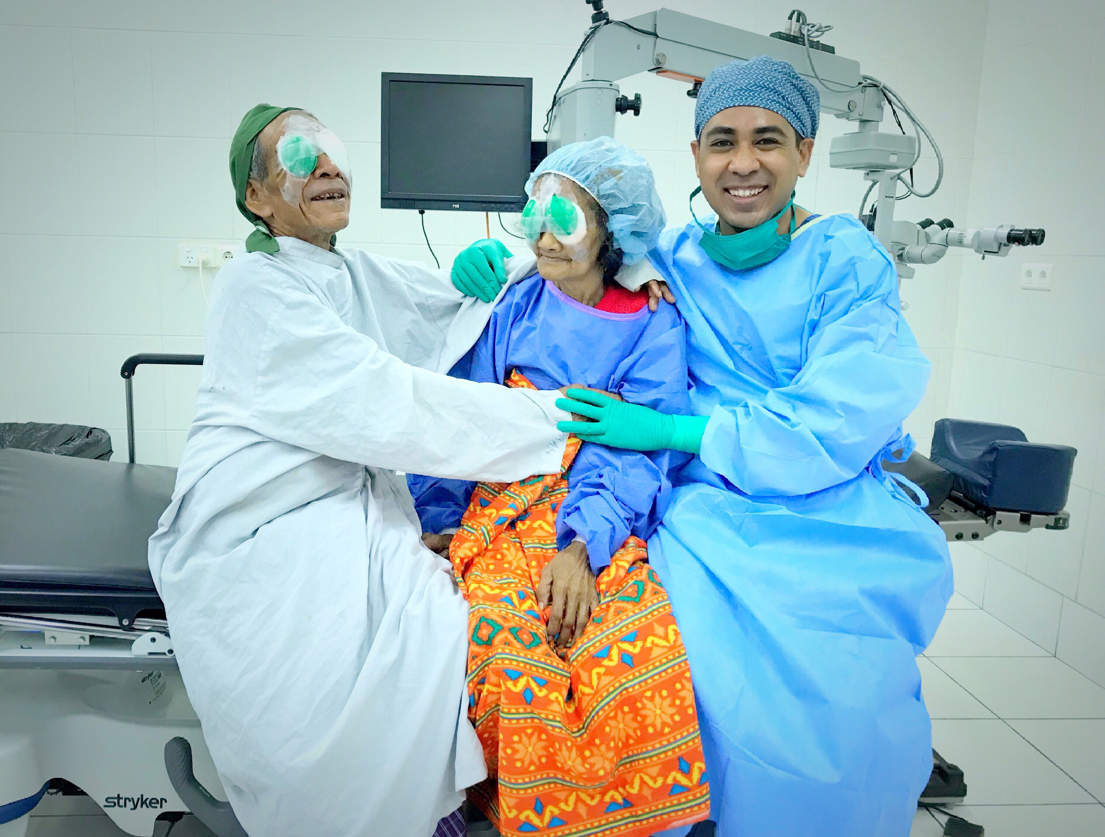 Dr de Jesus sits with an older couple he operated on who both had bilateral cataract.