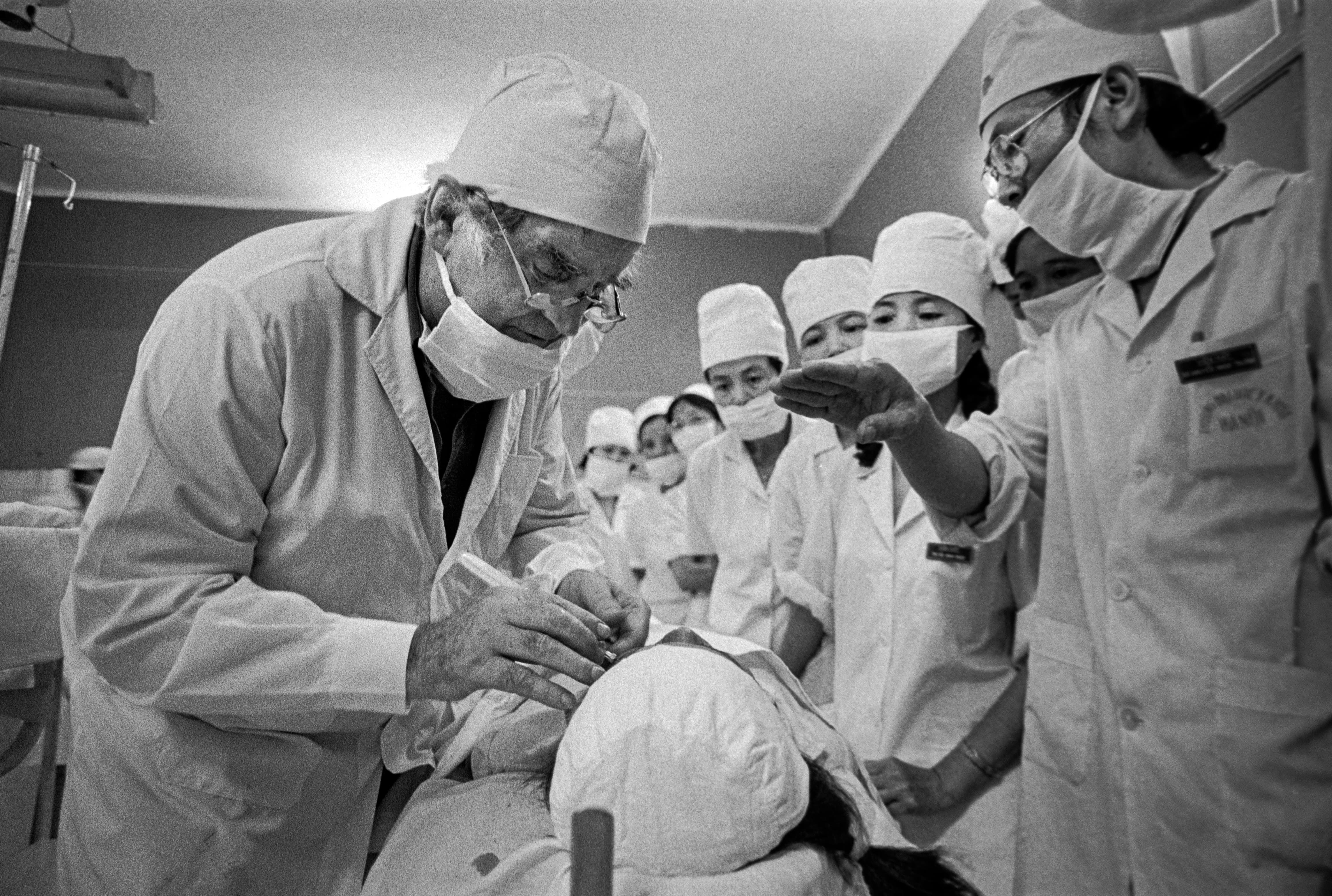 Fred Hollows leading cataract surgery training
