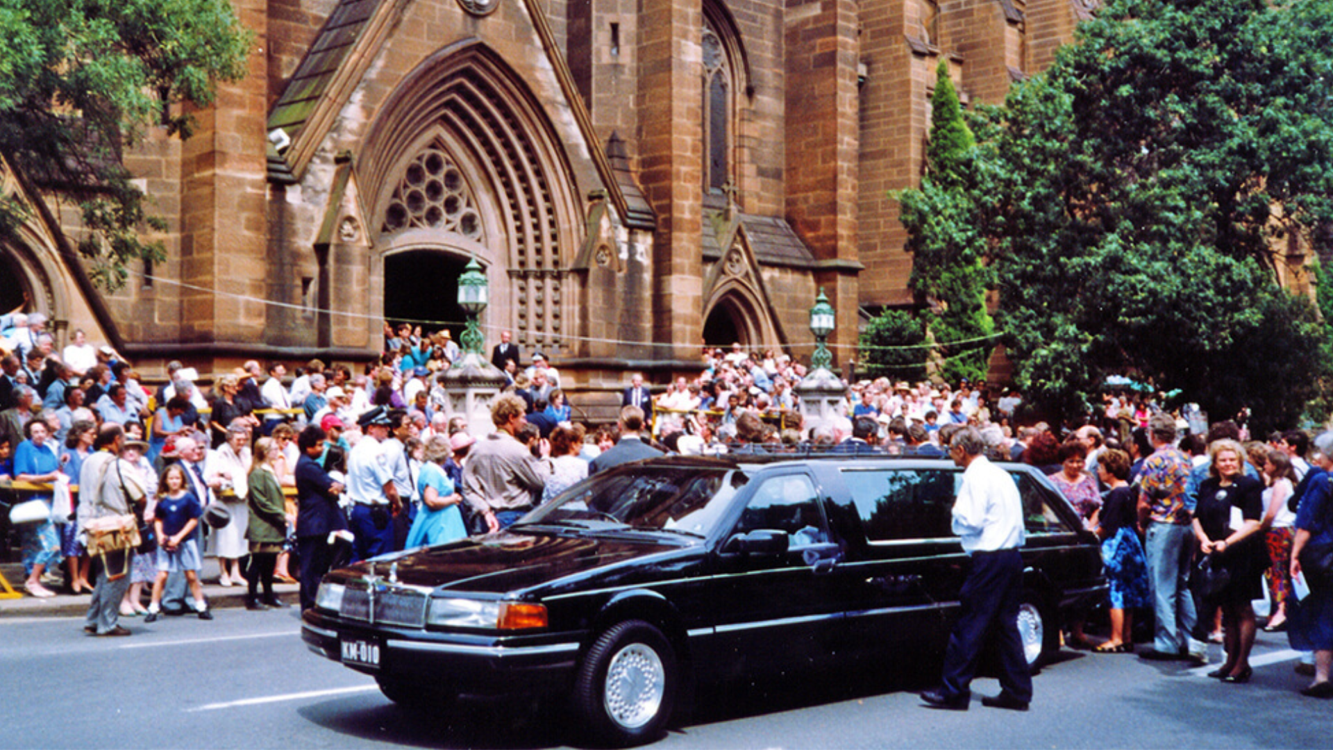 The hearse leaving Fred Hollows funeral