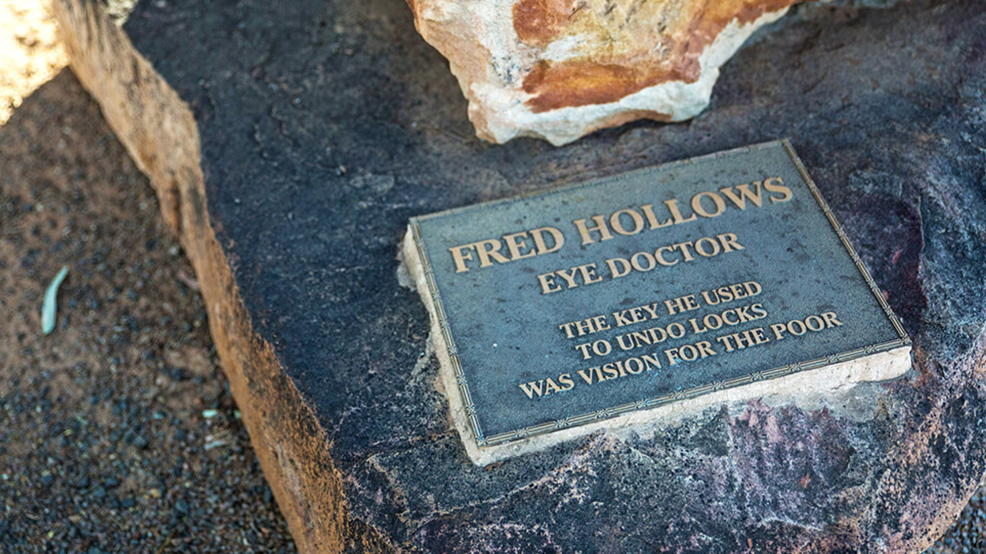 A close up of Fred's gravestone with the words 'The key he used undo locks was vision for the poor'